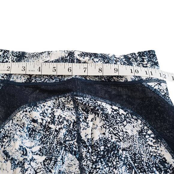 Lululemon Never Still Crop Black Blue and White Floral Mesh Active Leggings 6 - Picture 3 of 8